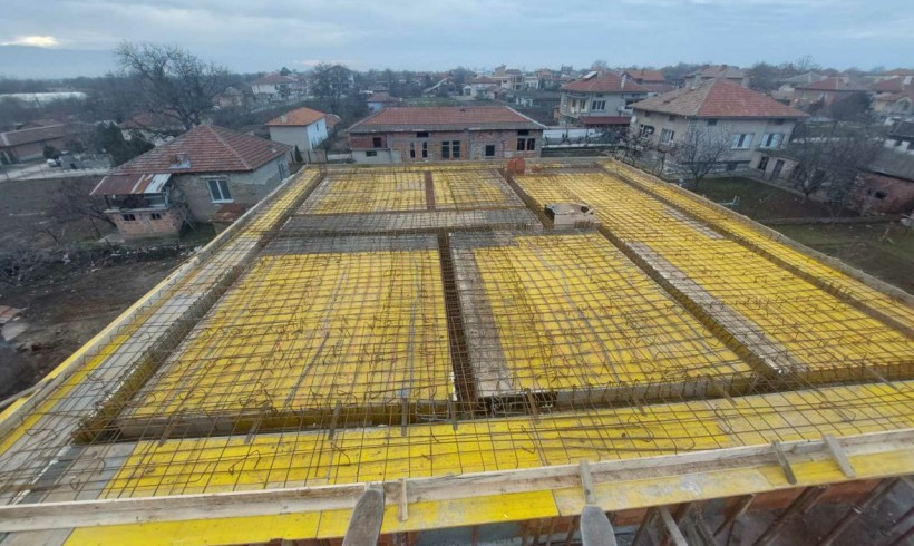 Изграждане на жилищна сграда с РЗП 340,75м2 в с. Чешнегирово